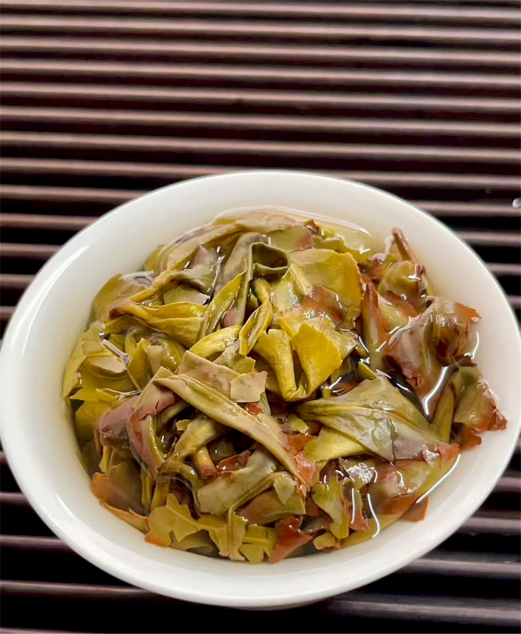 冲泡后舒展的漳平水仙叶底